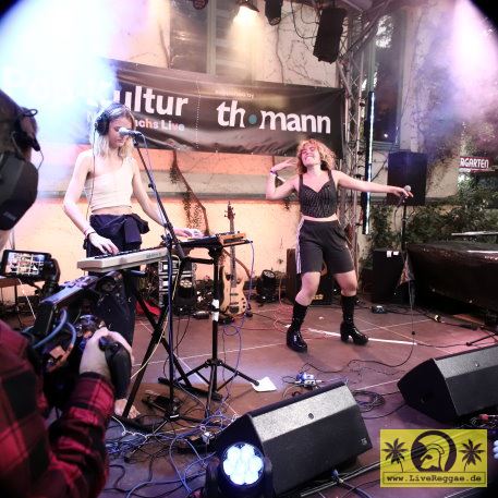 Lisa Uebel (D) with Solarpoweredmoontown (D) Pop-Kultur Festival - Frannz Garten, Berlin - 1. September 2023 (17).JPG